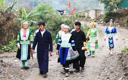 Tiếp tục có chính sách đặc thù, ưu tiên để nâng cao đời sống đồng bào vùng cao, vùng dân tộc thiểu số