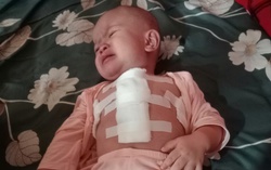 Gia cảnh thương tâm của bé gái mắc bệnh tim bẩm sinh ở Sơn La