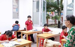 Bà giáo bán vé số nuôi "lớp học tình thương" suốt 10 năm