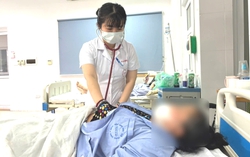 Bôi thuốc lá để chữa ngứa, cụ bà nhập viện với tình trạng da bong vảy khắp người