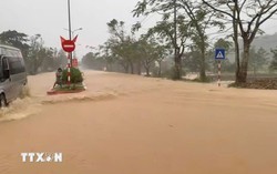 Nhiều tuyến đường vùng núi ở Huế bị ngập và sạt lở do mưa lớn