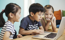 Bảo vệ và hỗ trợ trẻ em tương tác lành mạnh, sáng tạo trên môi trường mạng