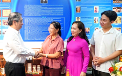 Lãnh đạo Thành ủy TPHCM thăm, tri ân gia đình cố kiến trúc sư Huỳnh Tấn Phát và cố bác sĩ Phùng Văn Cung