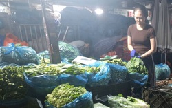 Giá rau củ ở TPHCM tăng "chóng mặt" vì mưa lũ