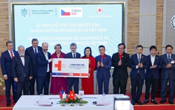 Hội Chữ thập đỏ Việt Nam tiếp nhận 3,5 tỉ đồng hỗ trợ từ Cộng hòa Séc giúp miền Trung vượt qua bão lũ