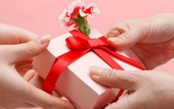 Tặng quà cho cô giáo