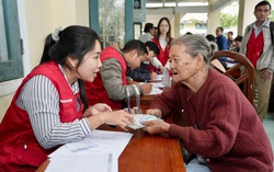 Hỗ trợ 330 hộ dân nghèo bị ảnh hưởng bởi mưa bão, ngập lụt tại Huế