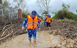 Bộ Tư lệnh Vùng Cảnh sát biển 2 hỗ trợ người dân vùng lũ ở Gia Lai 