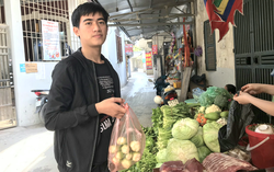 Giá rau tăng vọt, sinh viên phải "thắt chặt" bữa ăn