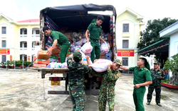 TPHCM: Những chuyến xe "chở nghĩa tình", hướng về rốn lũ miền Trung