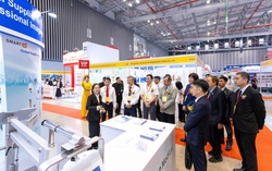 Hơn 300 gian hàng từ nhiều quốc gia quy tụ tại triển lãm về lĩnh vực y tế