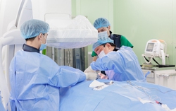 Tranh luận về đào tạo Y-Luật: Cần siết chặt tiêu chuẩn chất lượng, đừng để "thầy bói mù sờ voi"