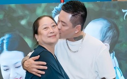 Ca sĩ Tuấn Hưng: "Tình yêu thương đã giúp mẹ tôi hồi phục"