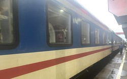 Tuyến đường sắt Bắc-Nam vẫn bị ách tắc tại Ga Huế