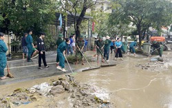 Huế: Hơn 5.000 hội viên phụ nữ phường Thuận Hóa ra quân dọn dẹp vệ sinh sau lũ