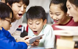 Singapore đổi mới tư duy từ "che chắn" sang "trao quyền" nhằm bảo vệ trẻ em trên không gian mạng