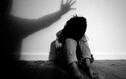 Vụ bé gái 12 tuổi bị hiếp dâm ở Lào Cai: Nghi phạm 15 tuổi đối diện mức án nào?