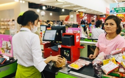 Người tiêu dùng mạnh tay chi hơn 5,77 triệu tỷ đồng cho mua sắm và và dịch vụ