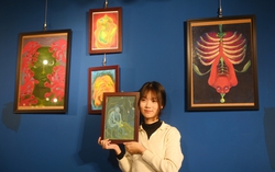 Nữ sinh lớp 12 thể hiện góc nhìn về áp lực thành tích bằng nghệ thuật