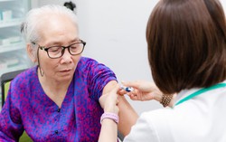 Nâng cao nhận thức về tiêm chủng để phòng bệnh cho người cao tuổi 