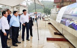 Phó Thủ tướng Nguyễn Chí Dũng kiểm tra thực tế tuyến cao tốc Tuyên Quang - Hà Giang