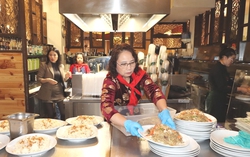 Hội Phụ nữ Việt Nam tại Bỉ chung tay hỗ trợ người dân miền Trung bị lũ lụt