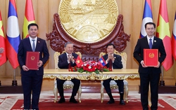 Tổng Bí thư Tô Lâm và Tổng Bí thư, Chủ tịch nước Lào chứng kiến Lễ trao các văn kiện hợp tác