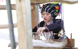 Phụ nữ Lự giữ lửa nghề dệt thổ cẩm truyền thống