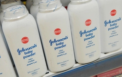 Hãng Johnson & Johnson phải bồi thường 40 triệu USD trong vụ kiện phấn rôm gây ung thư