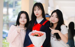 Kỷ yếu học đường: Phụ huynh "than trời" vì niềm vui giản dị hóa "cuộc đua" phô trương