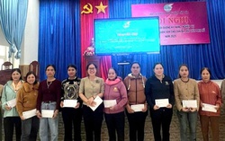 Đắk Lắk: Trao hỗ trợ sinh kế cho 125 hội viên phụ nữ, trẻ em mồ côi bị ảnh hưởng của mưa lũ