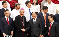 Trưởng Ban Tuyên giáo và Dân vận TW chúc mừng Giáng sinh ở TPHCM