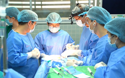 Bệnh viện Chợ Rẫy phẫu thuật thành công khối u sợi thần kinh khổng lồ