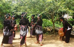 Những người phụ nữ “giữ lửa” dân ca, dân vũ của dân tộc Lự