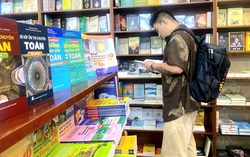 Nhà sách đóng cửa - Bài cuối: Giữ cảm giác cầm cuốn sách giấy trên tay