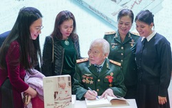 Nhạc sĩ 84 tuổi kể chuyện Trường Sơn bằng cuốn sách âm nhạc