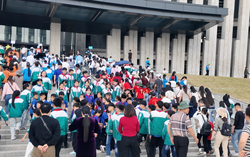 Giới trẻ háo hức tìm hiểu lịch sử Quân đội nhân dân Việt Nam