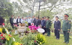 Lãnh đạo tỉnh Quảng Trị viếng mộ Đại tướng Võ Nguyên Giáp