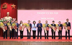Hà Nội công bố 9 quyết định công tác cán bộ, có 1 nhân sự là nữ