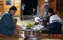 Phụ nữ người Lự "mở cửa" nhà sàn làm du lịch, thúc đẩy bình đẳng giới