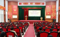 Thoát nghèo không chỉ... bằng tiền