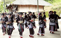 Giữ hồn dân ca, dân vũ người Lự ở Khun Há