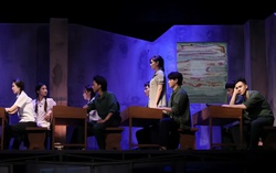 Bất ngờ lớn khi khán giả ngồi kín rạp xem kịch nói