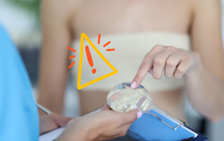 Áp xe vú nguy hiểm sau tiêm filler nâng ngực