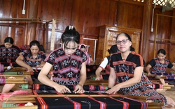 Giữ hồn Zèng để người dân sống được bằng nghề truyền thống