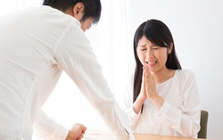 Định tạo bất ngờ cho vợ trẻ kém 10 tuổi, chồng "hóa đá" khi chứng kiến sự thật choáng váng phía sau cánh cửa