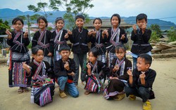 Đưa trang phục truyền thống dân tộc Lự gần gũi hơn với đời sống hiện đại