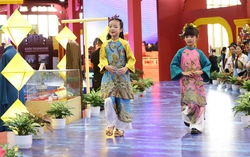 Áo dài - ngôn ngữ văn hóa không lời của xứ Huế