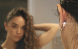 Bông tai thông minh đo lưu lượng máu lên đầu