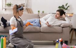 Đau đầu, mệt mỏi vì chồng quá lười